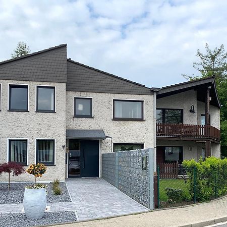 Besotel Erkrath- Schicke Fewo Oder Apartments Zentral Naehe Bahnhof Und Autobahn Im Neandertal Mit Glasfaser Wlan Und Freies Parken Ngoại thất bức ảnh