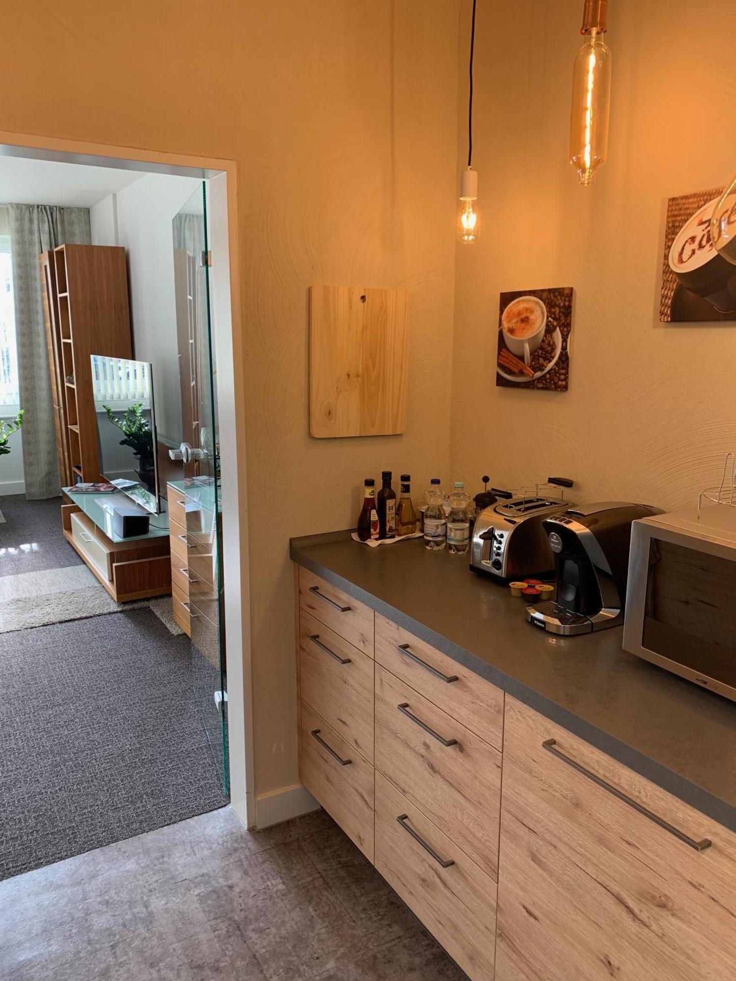 Besotel Erkrath- Schicke Fewo Oder Apartments Zentral Naehe Bahnhof Und Autobahn Im Neandertal Mit Glasfaser Wlan Und Freies Parken Ngoại thất bức ảnh
