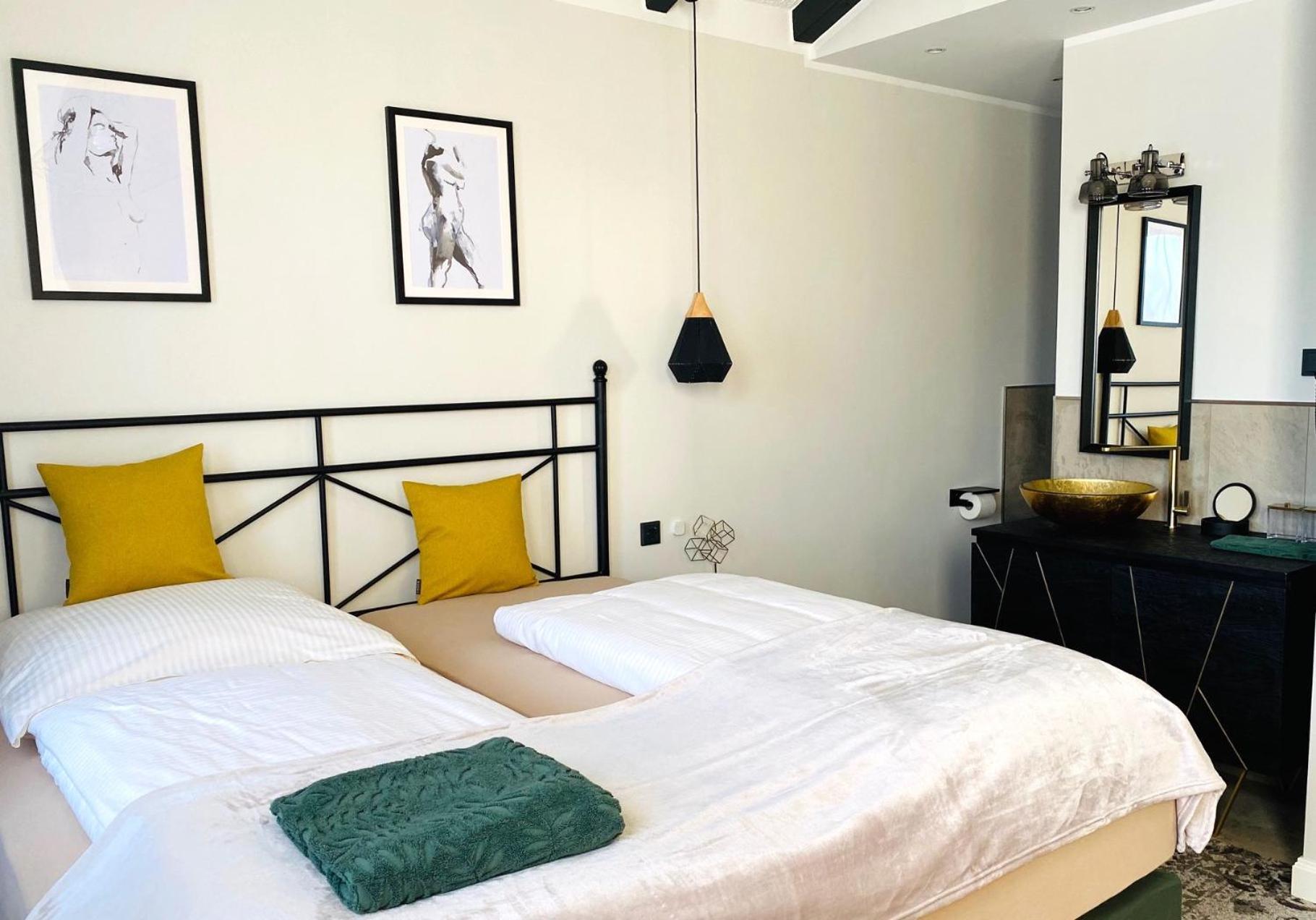 Besotel Erkrath- Schicke Fewo Oder Apartments Zentral Naehe Bahnhof Und Autobahn Im Neandertal Mit Glasfaser Wlan Und Freies Parken Phòng bức ảnh